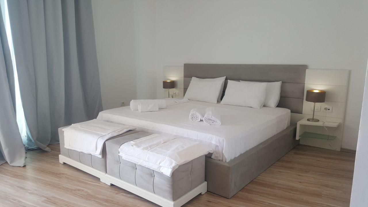 Doppelzimmer mit Balkon und Meerblick